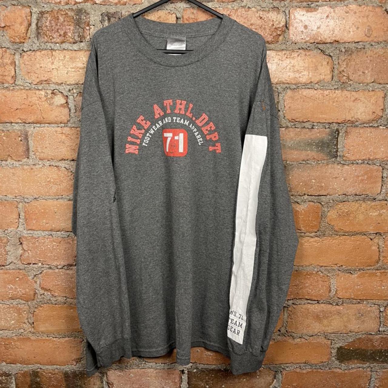 nike athletic long sleeve