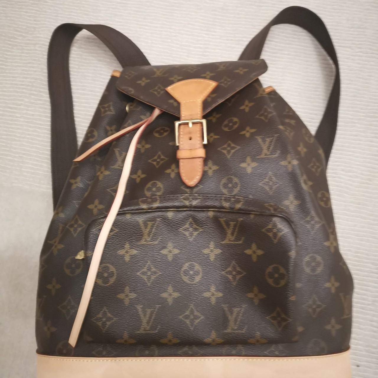 VENDUTO ALTROVE Louis Vuitton modello montsouris... - Depop