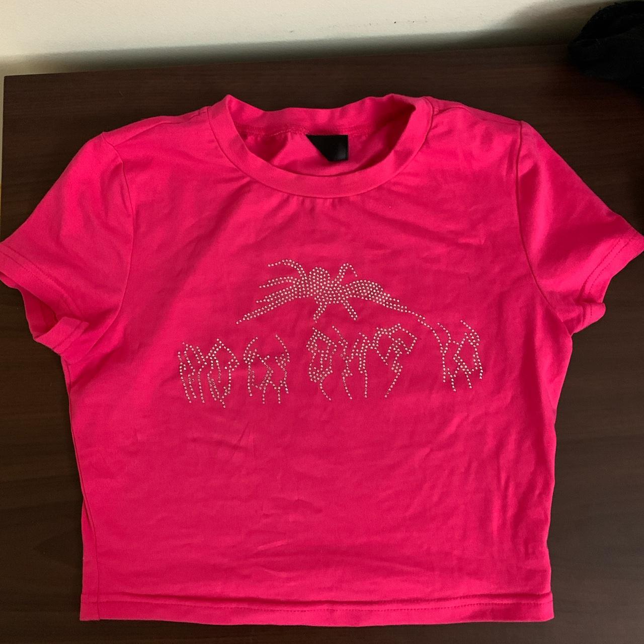 Cute y2k/streetwear baby tee. Size XS. In great... Depop