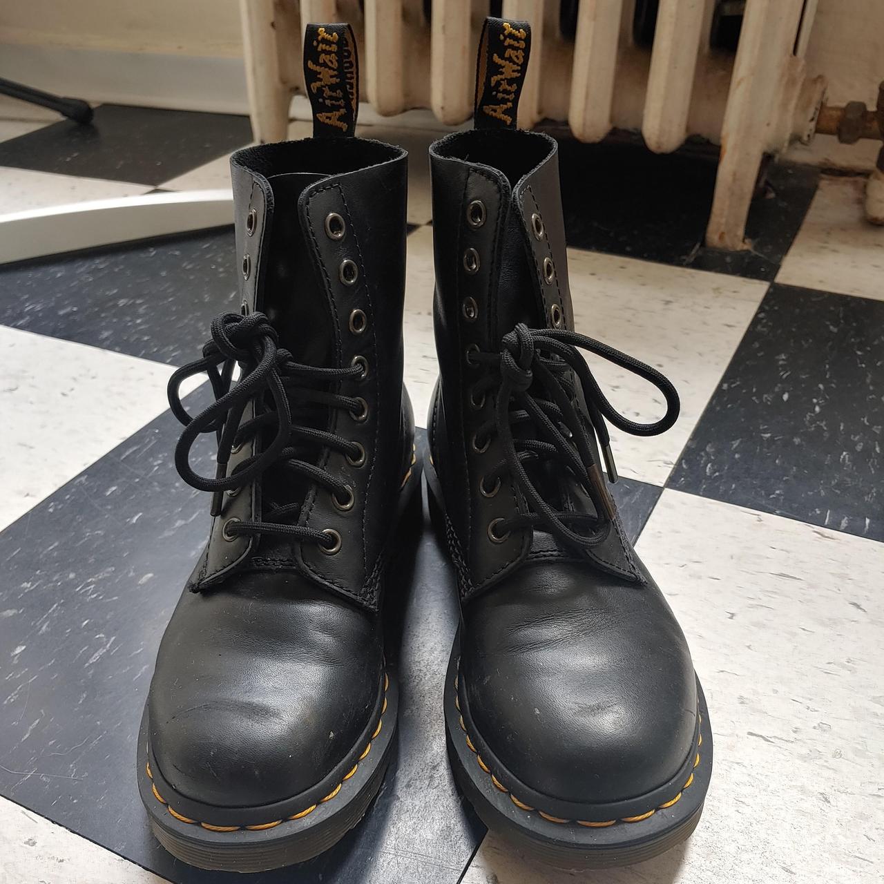 DOC MARTENS! US WOMENS SIZE 7 USED BUT GREAT... - Depop