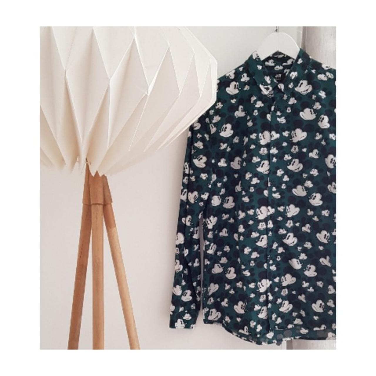 Camicia firmata H&M Disney con fantasia Depop