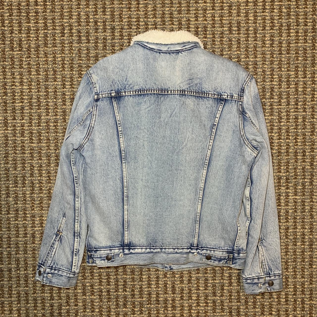 Authentic Lightwash Levi Denim Sherpa Trucker - Depop