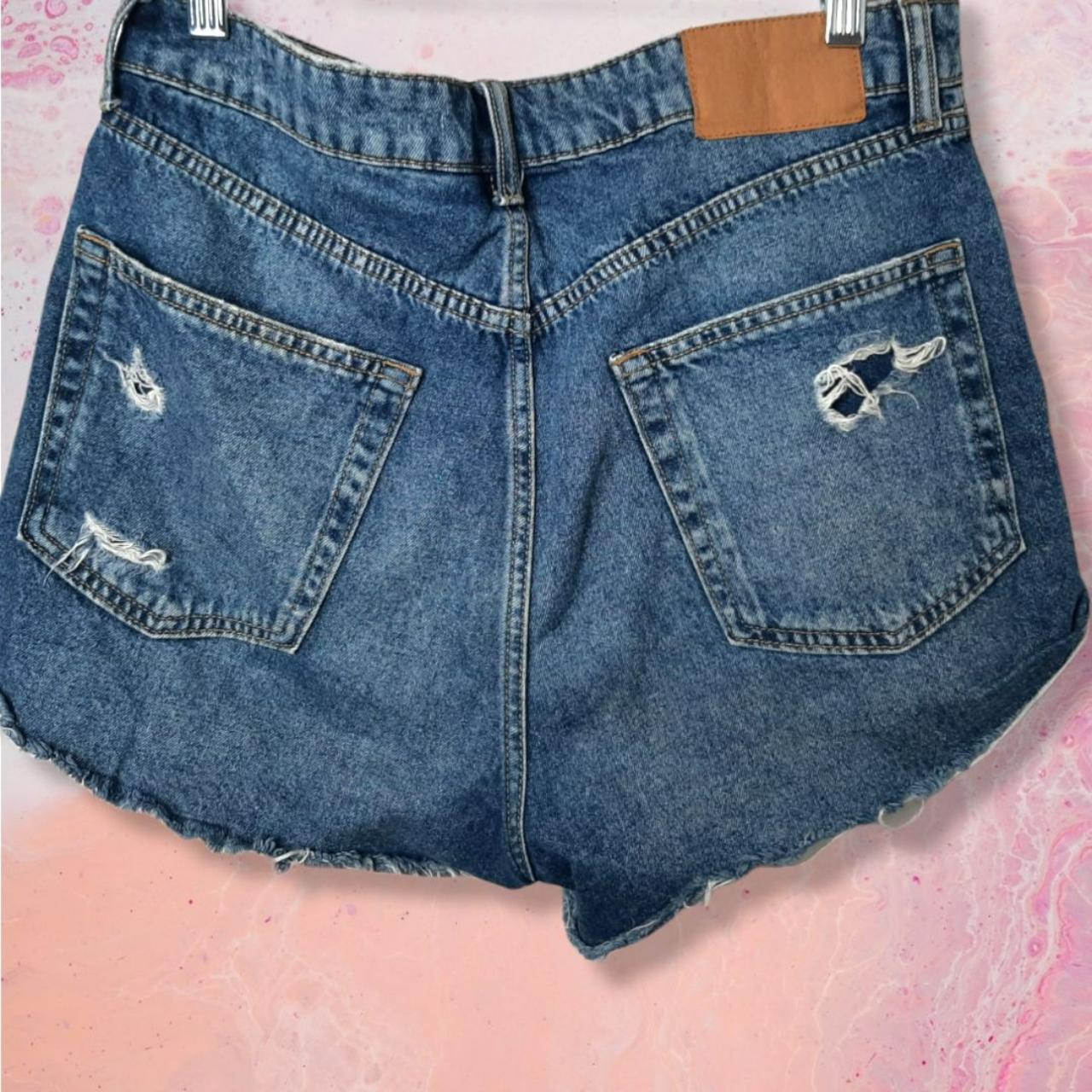 h-m-divided-distressed-high-waist-denim-shorts-with-depop