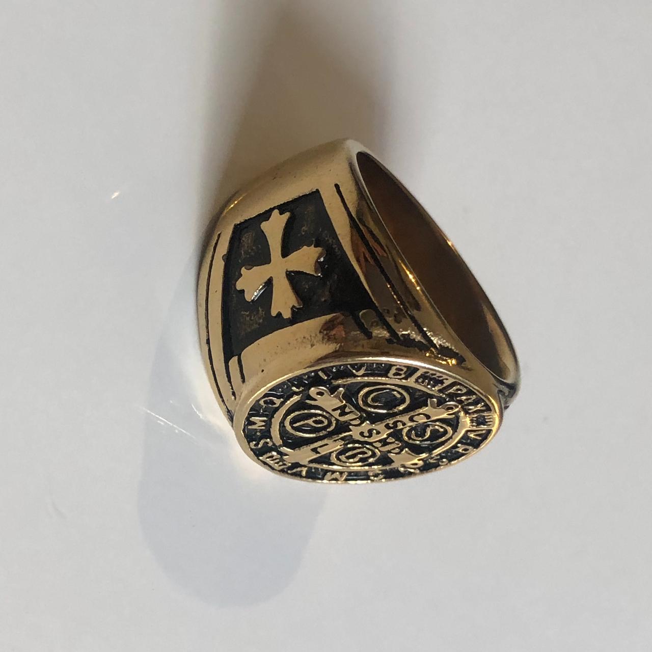 sublime golden signet ring & adorned with its cross ... - Depop