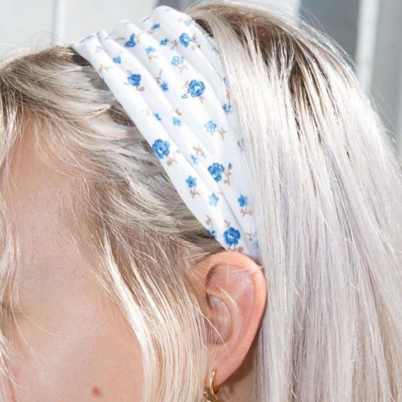 Brandy Melville floral headband worn a few times... Depop