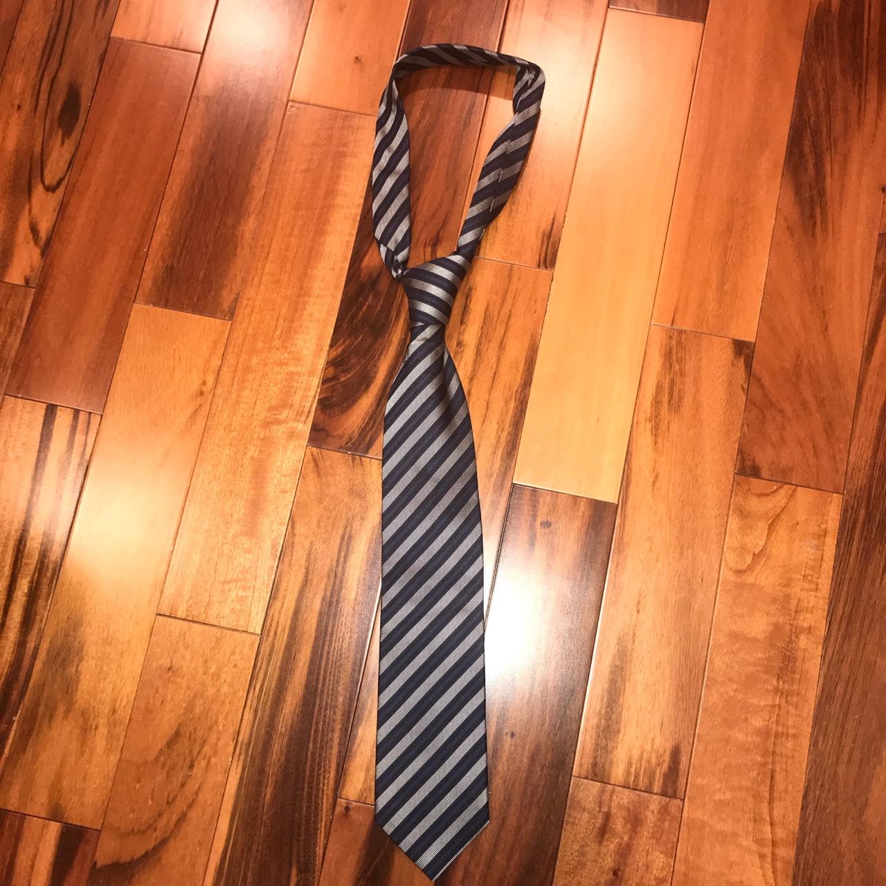 Banana republic tie Price dropped - Depop