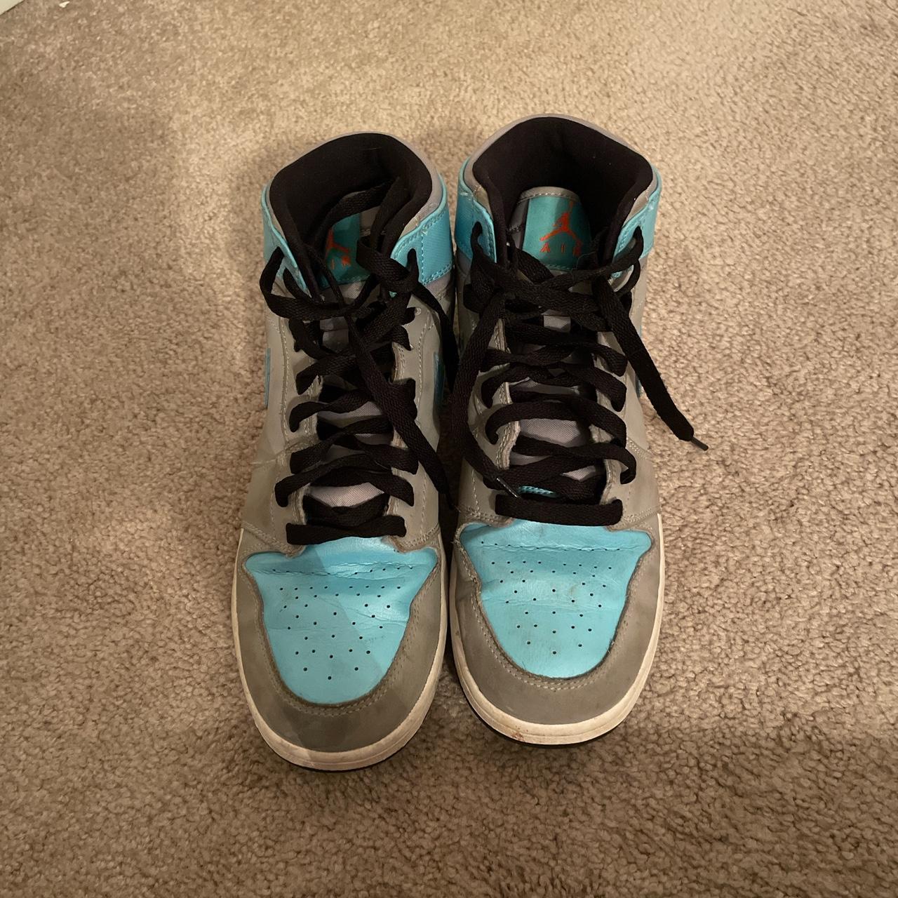 gray and teal jordans size 7 W, easy repo buy i just... - Depop