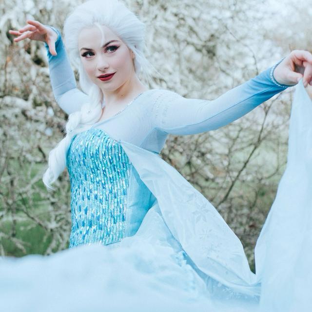 ♥ Angel ♥ on X: Cosplay masculino versão Elsa (Frozen) <3   / X