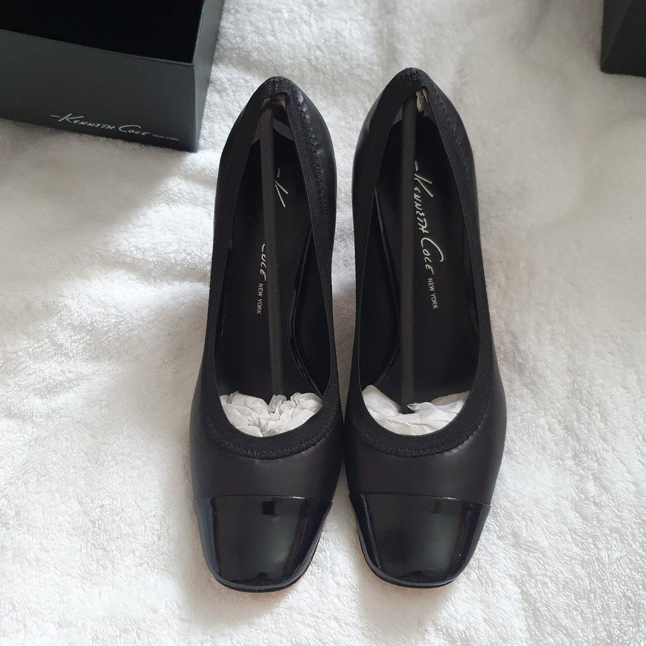 Kenneth Cole Women's Black Courts