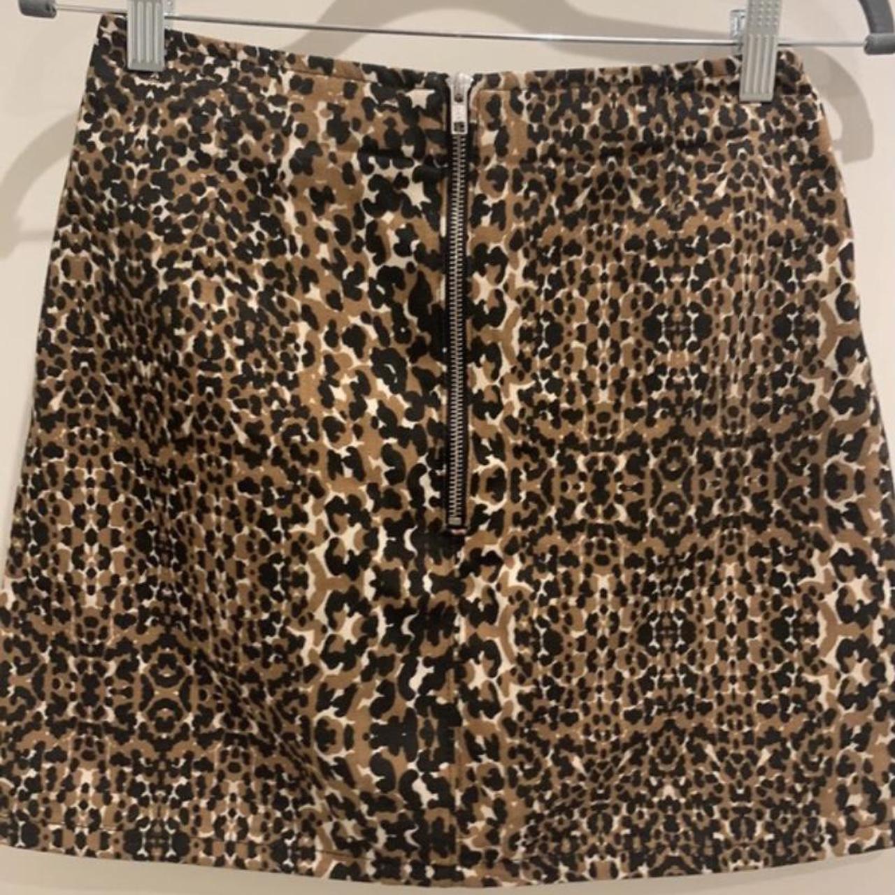 Topshop - Leopard print skirt with buckle detail - Depop