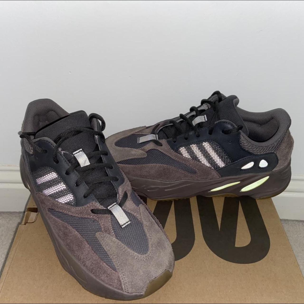 Yeezy hot sale 700 mint