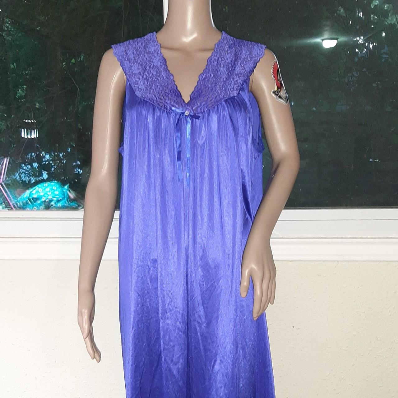 Vanity Fair Women's Robe Depop