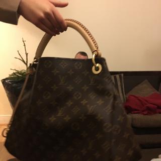 LIKE NEW!!!! BARELY USED!!!!! Louis Vuitton - Depop