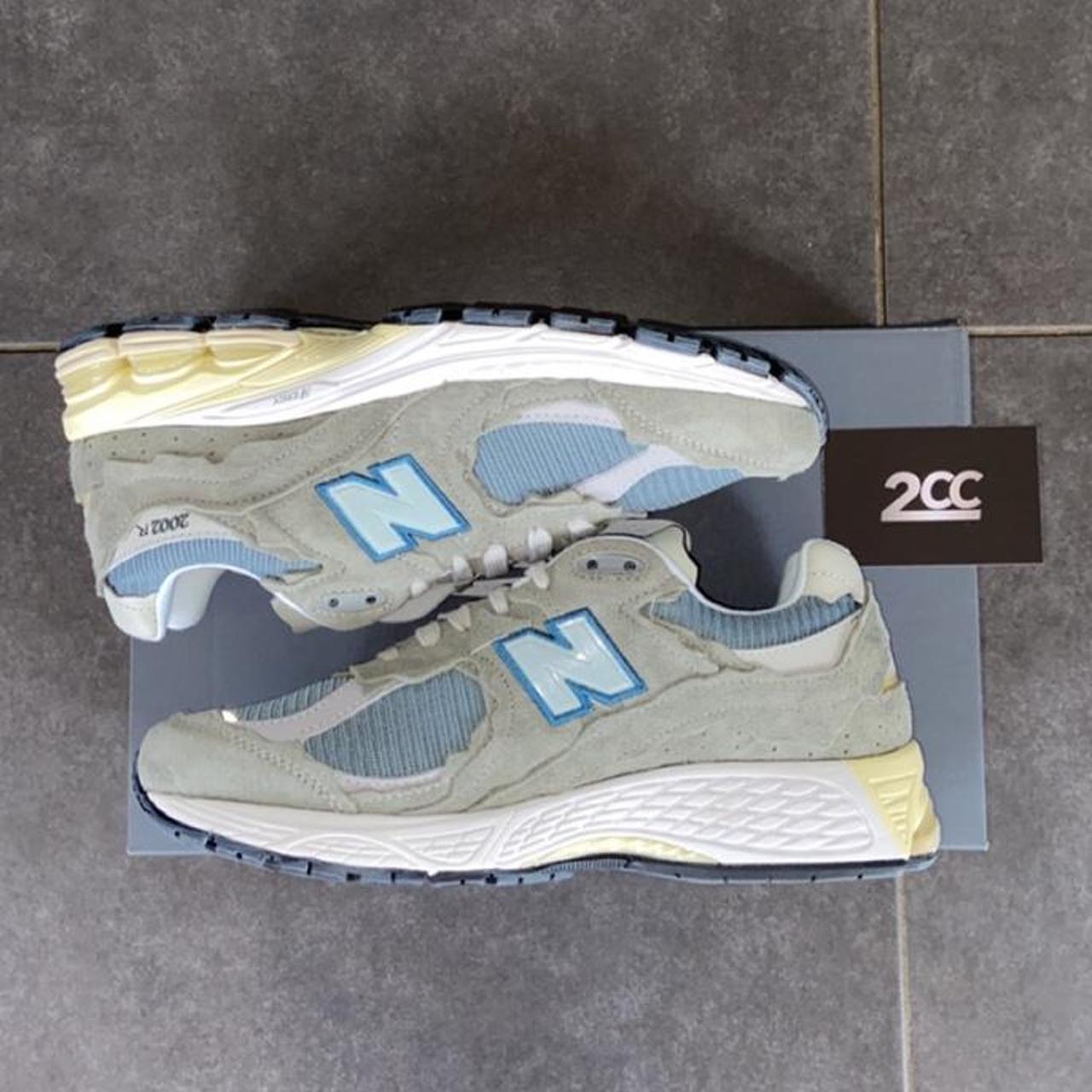 New Balance Men's Khaki and Blue Trainers | Depop