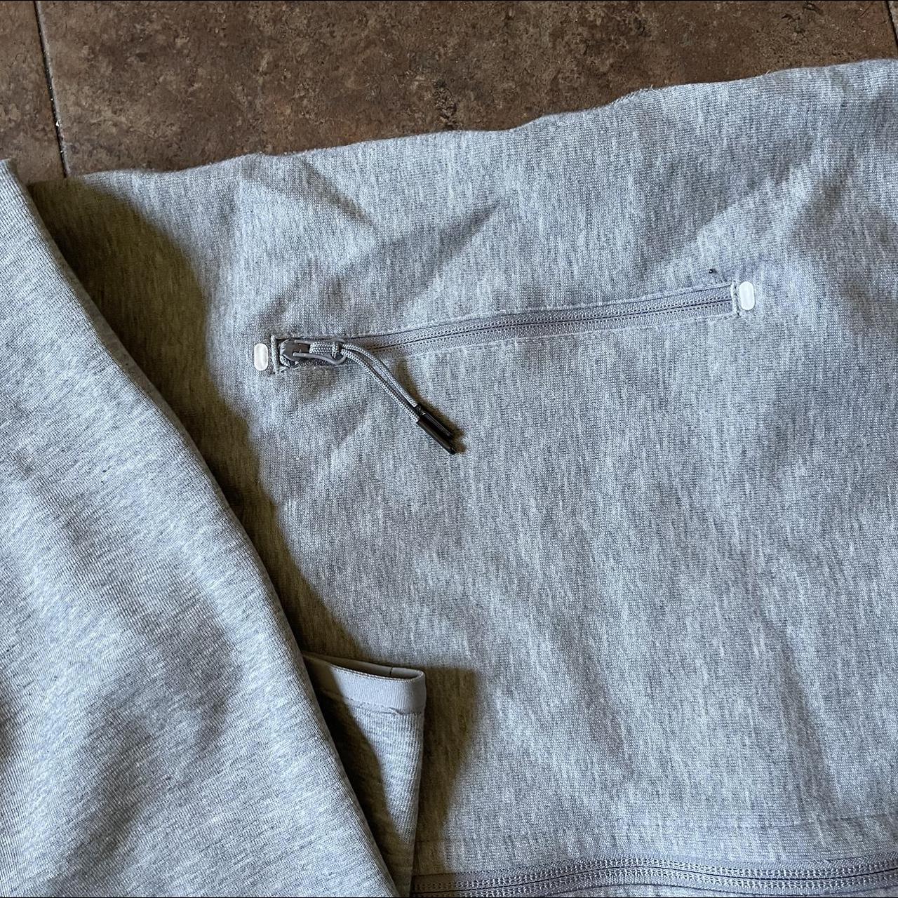 xs grey tech fleece
