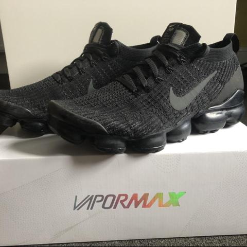 all black nike vapormax