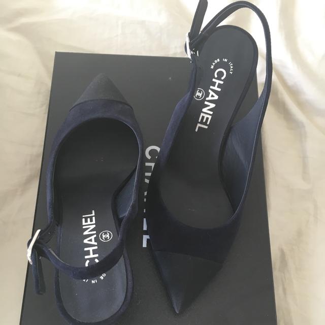 Authentic Chanel slingbacks. Beautiful navy suede - Depop