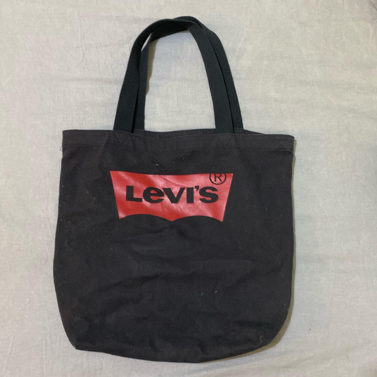 Levi's Women's Black and Red Bag | Depop