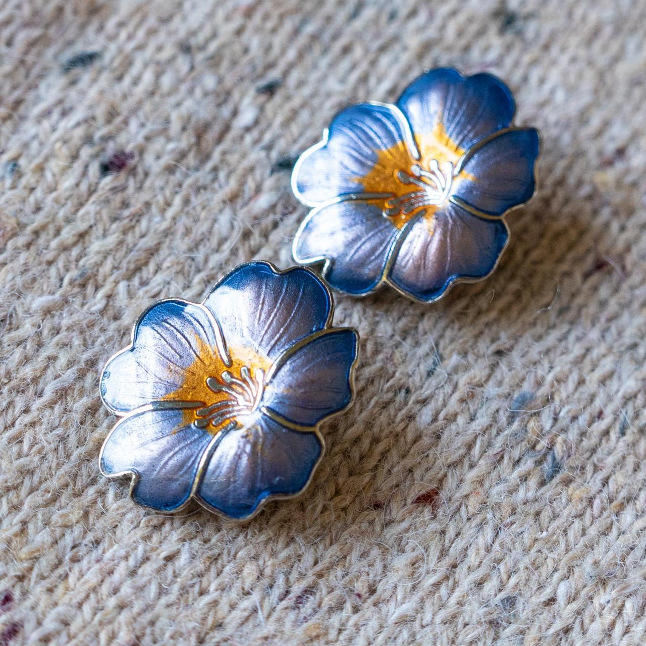 Vintage Enamel Flower Clip On Earrings A Lovely Depop 0148