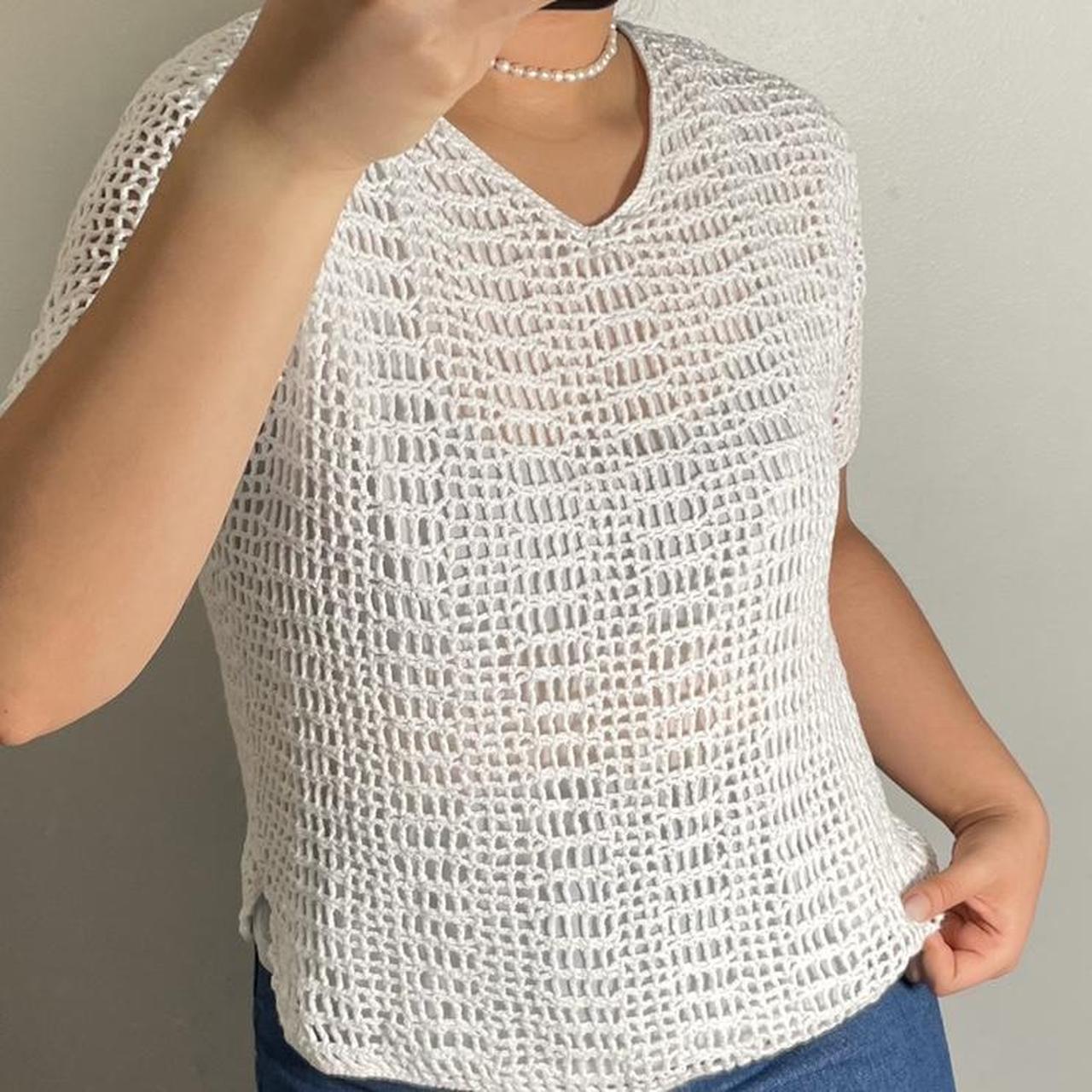 Product Image 3 - White Knit Top

It has two