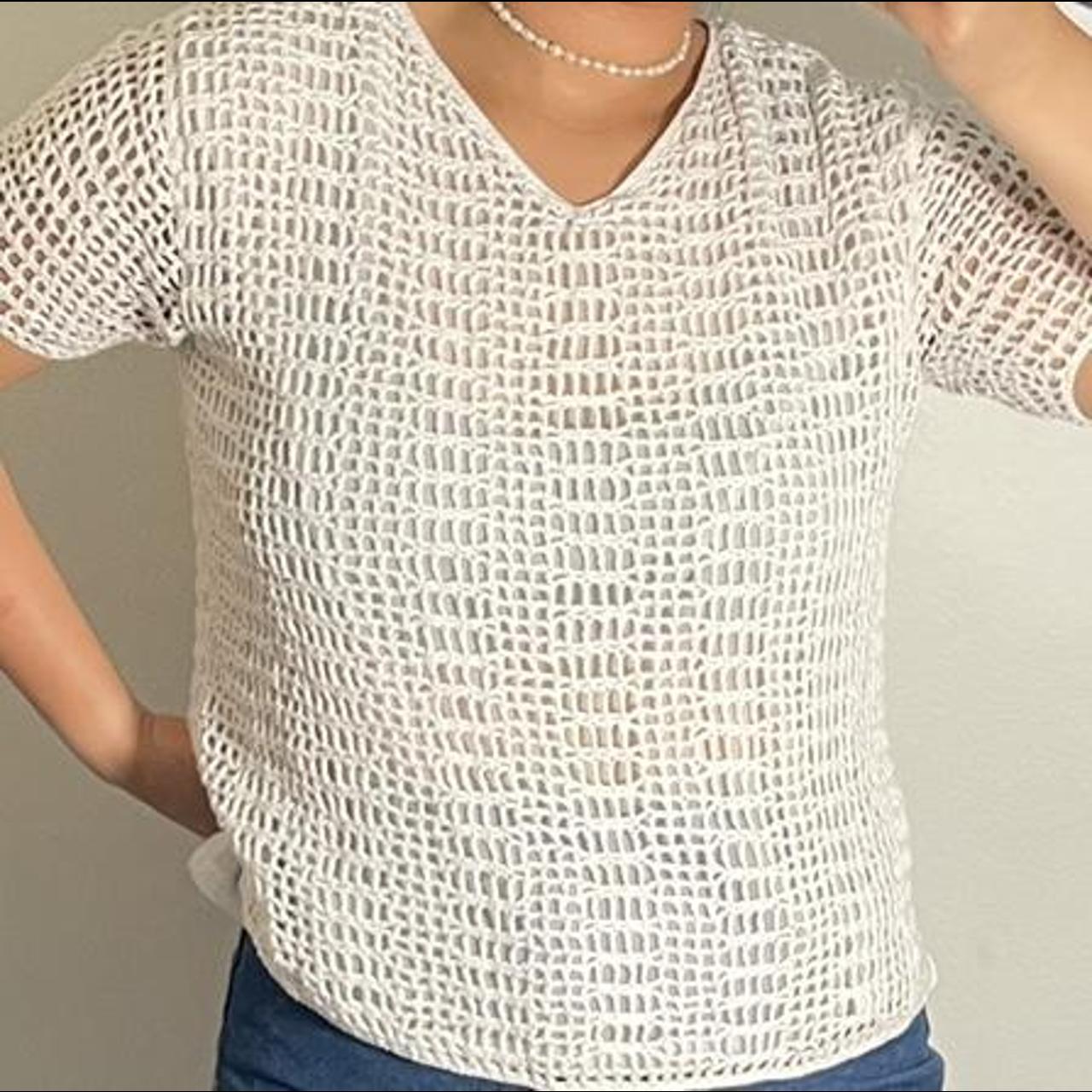 Product Image 1 - White Knit Top

It has two