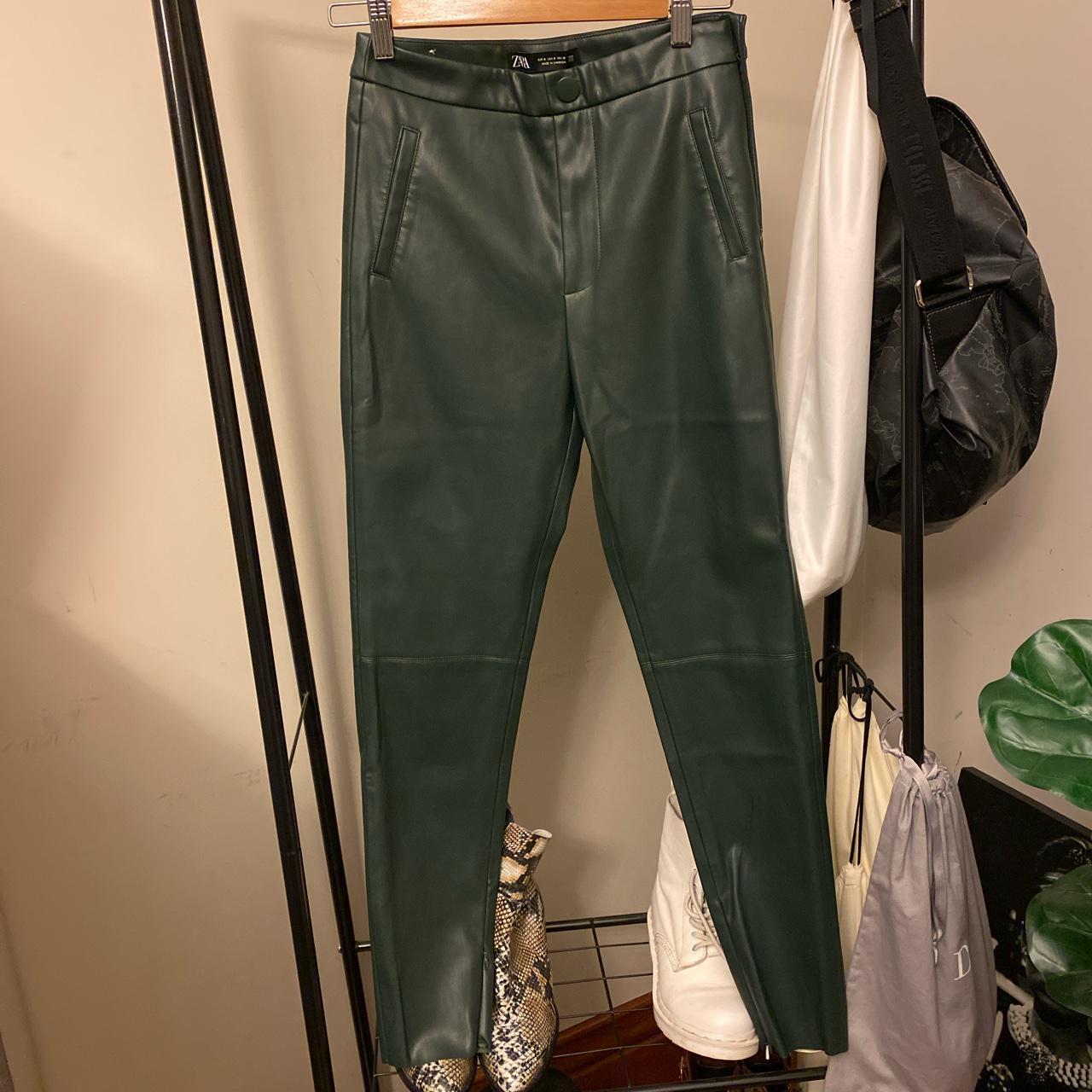 Green faux leather pants Zara #fauxleather - Depop