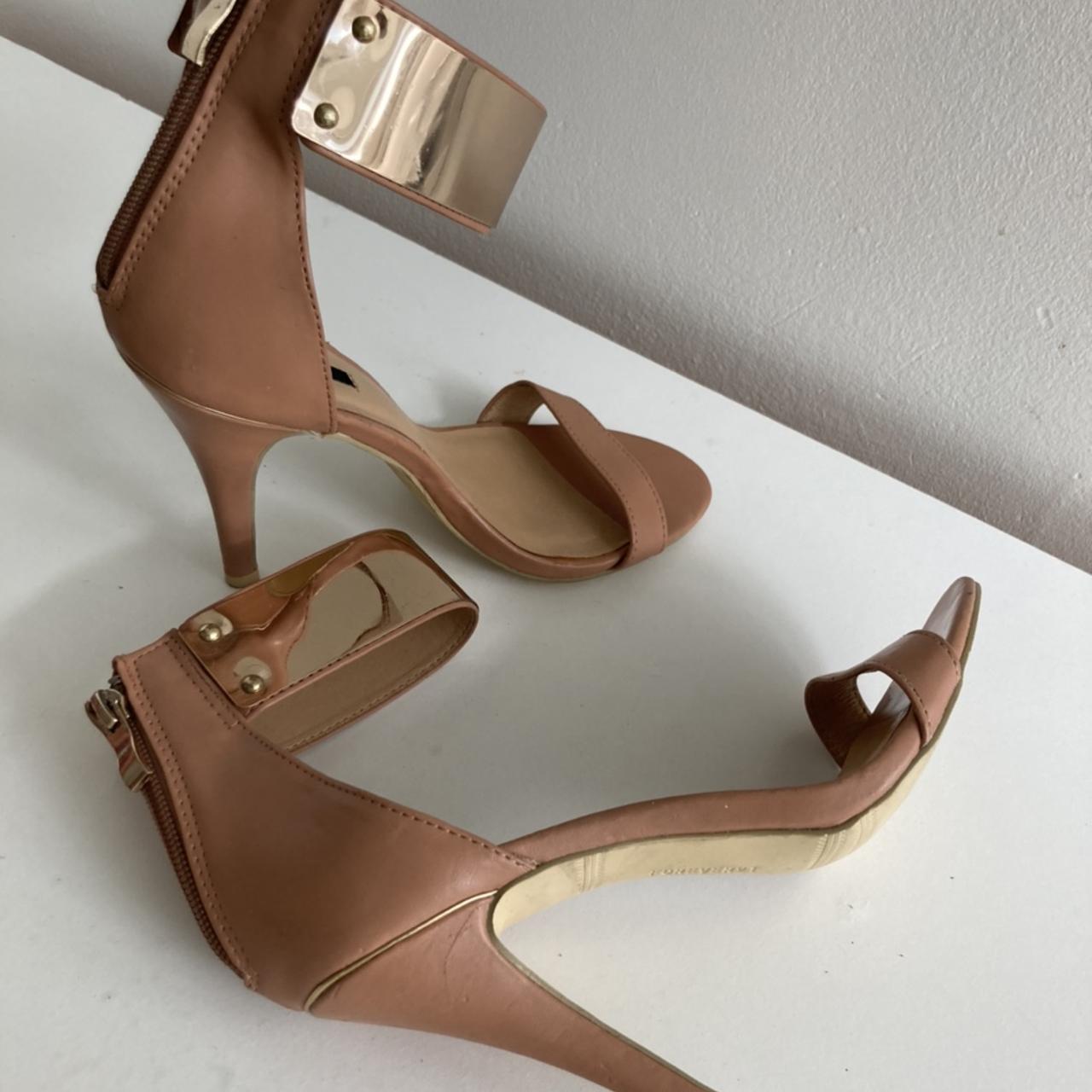 FOREVER 21 Salmon pink heels with gold plated Depop