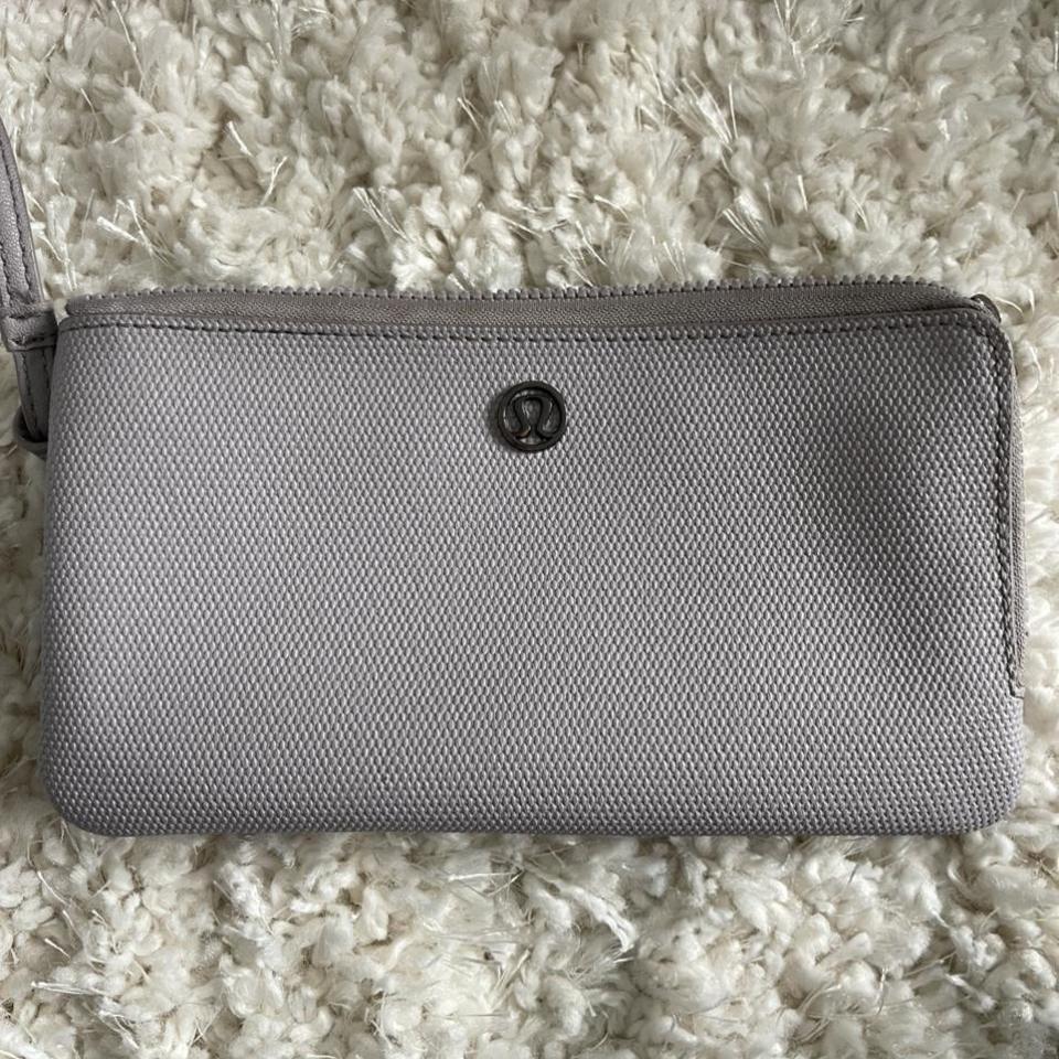 Lululemon camo outlet wallet