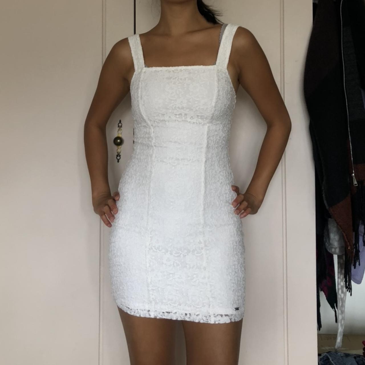 Lovely white lace dress, HOLLISTER XS. Tight fitting