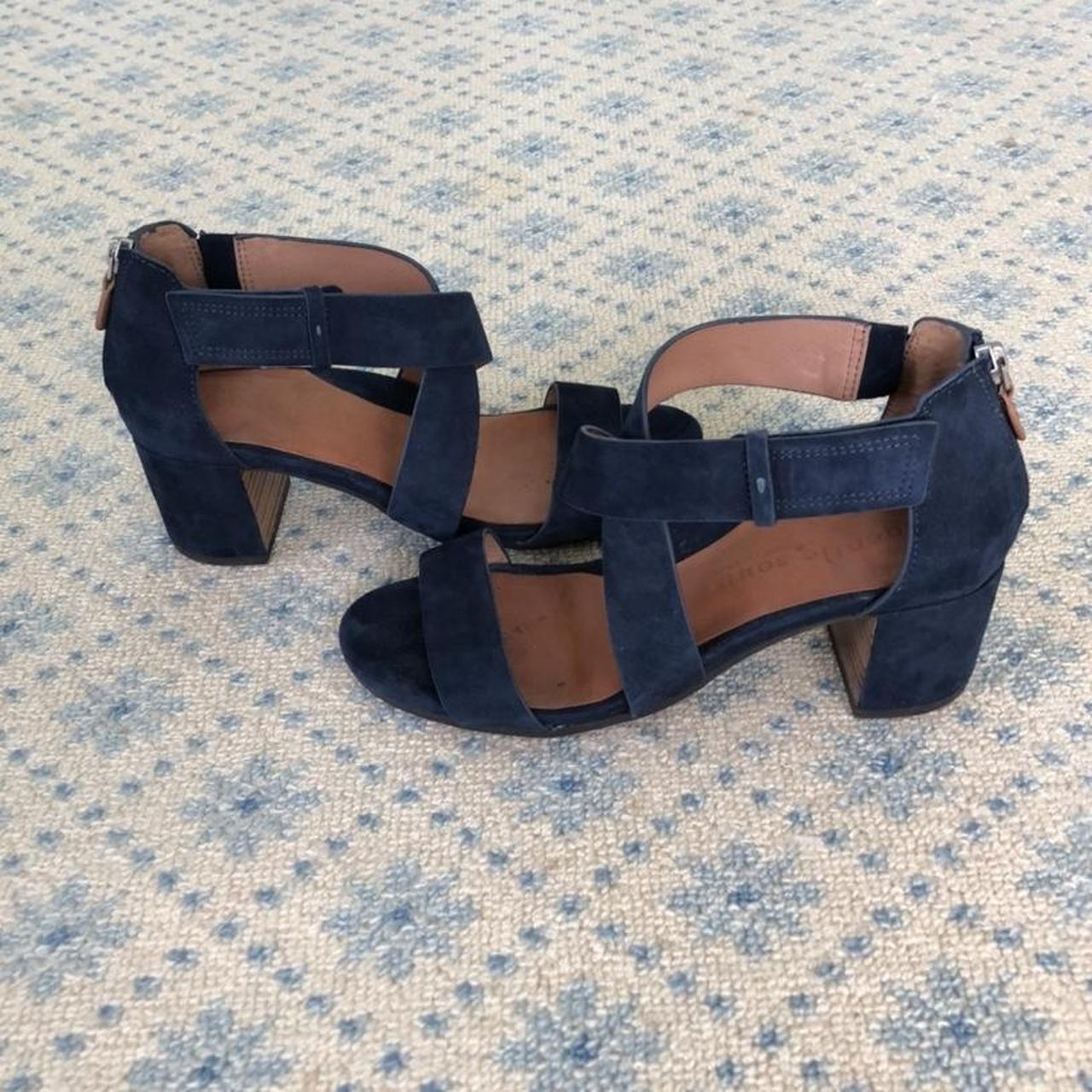 Kenneth Cole Women's Navy and Blue Sandals | Depop