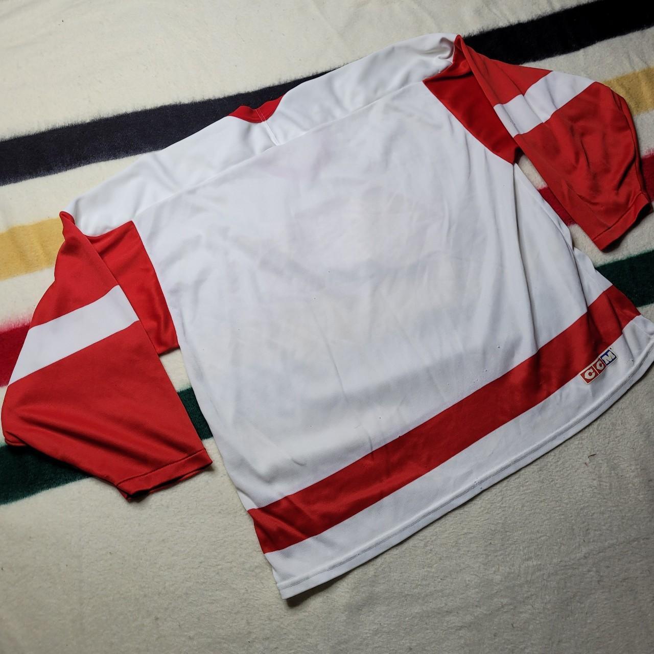 Men's White and Red T-shirt (4)