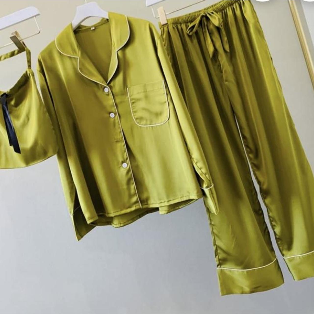 17London Women's Green and Yellow Pajamas
