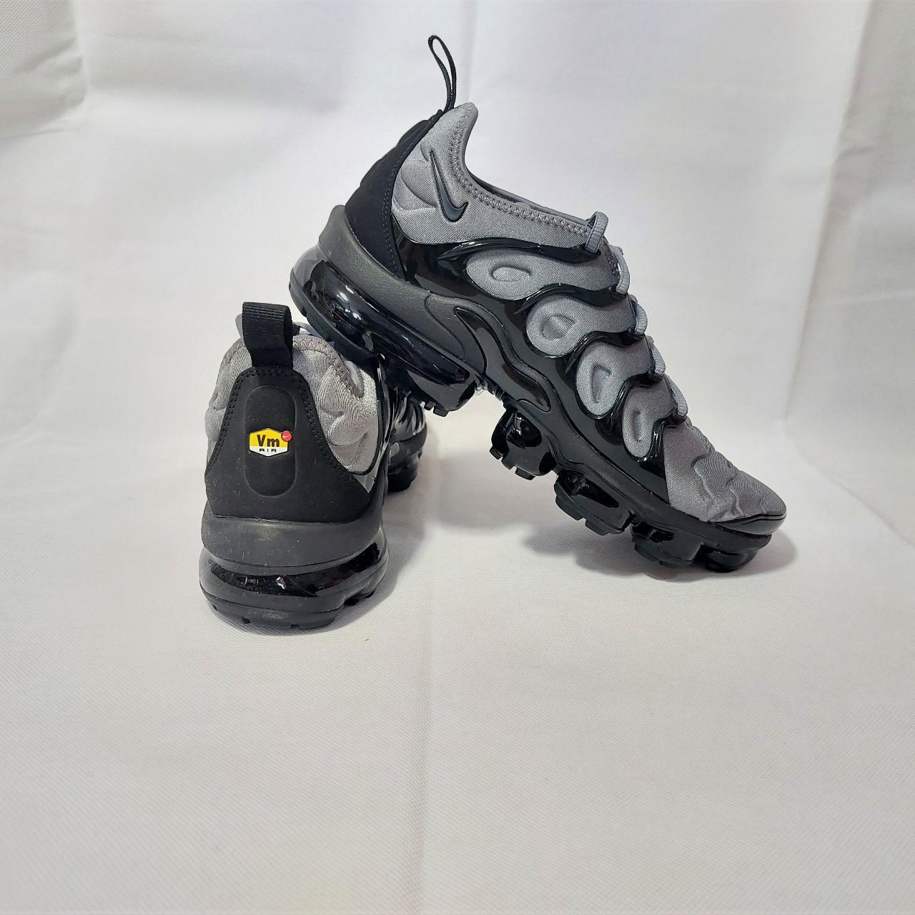 Air vapormax plus trainer wolf grey / black hotsell / dark grey