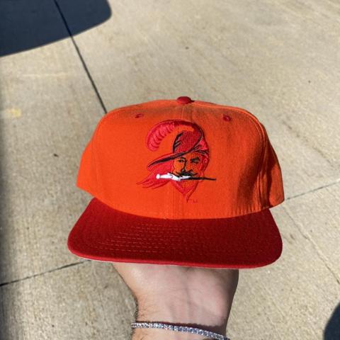 FREE SHIPPING!!! Tampa Bay Buccaneers vintage golf - Depop