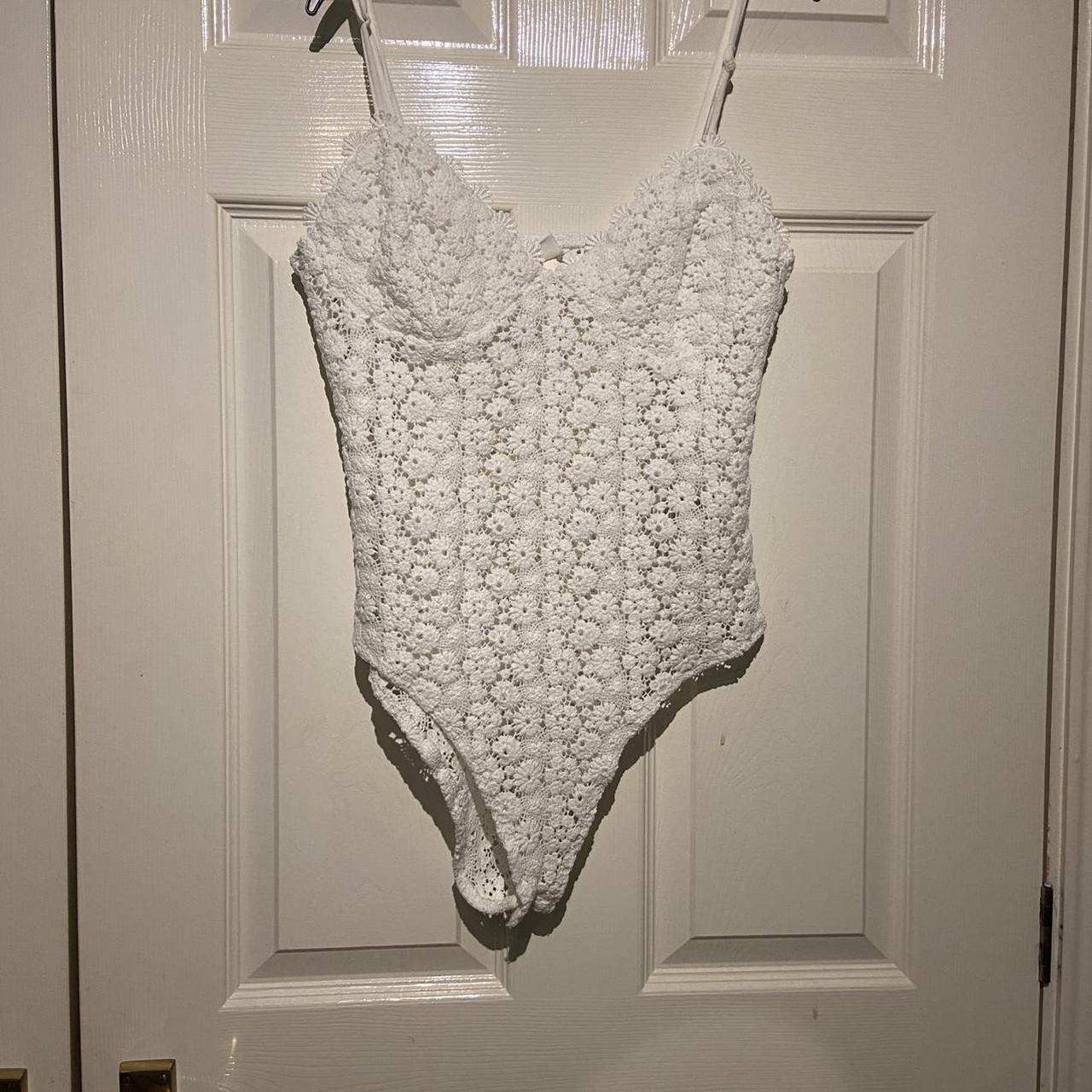 White floral bodysuit H&M Size Medium best fit... Depop