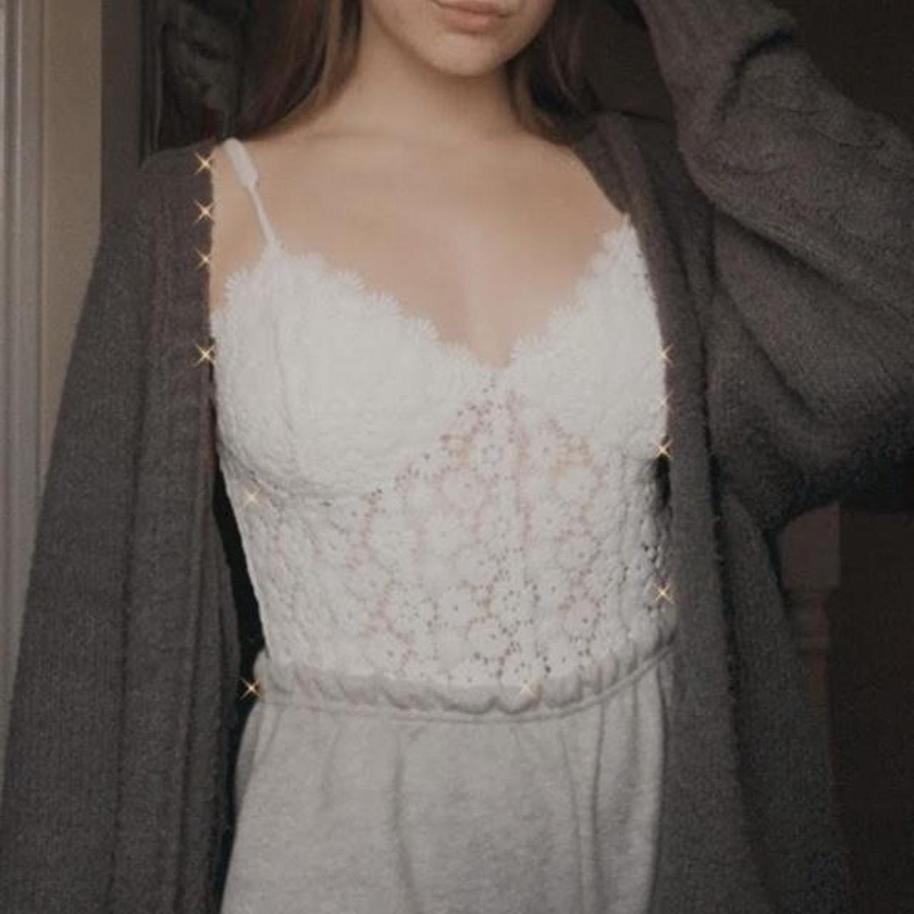 White floral bodysuit H&M Size Medium best fit... Depop