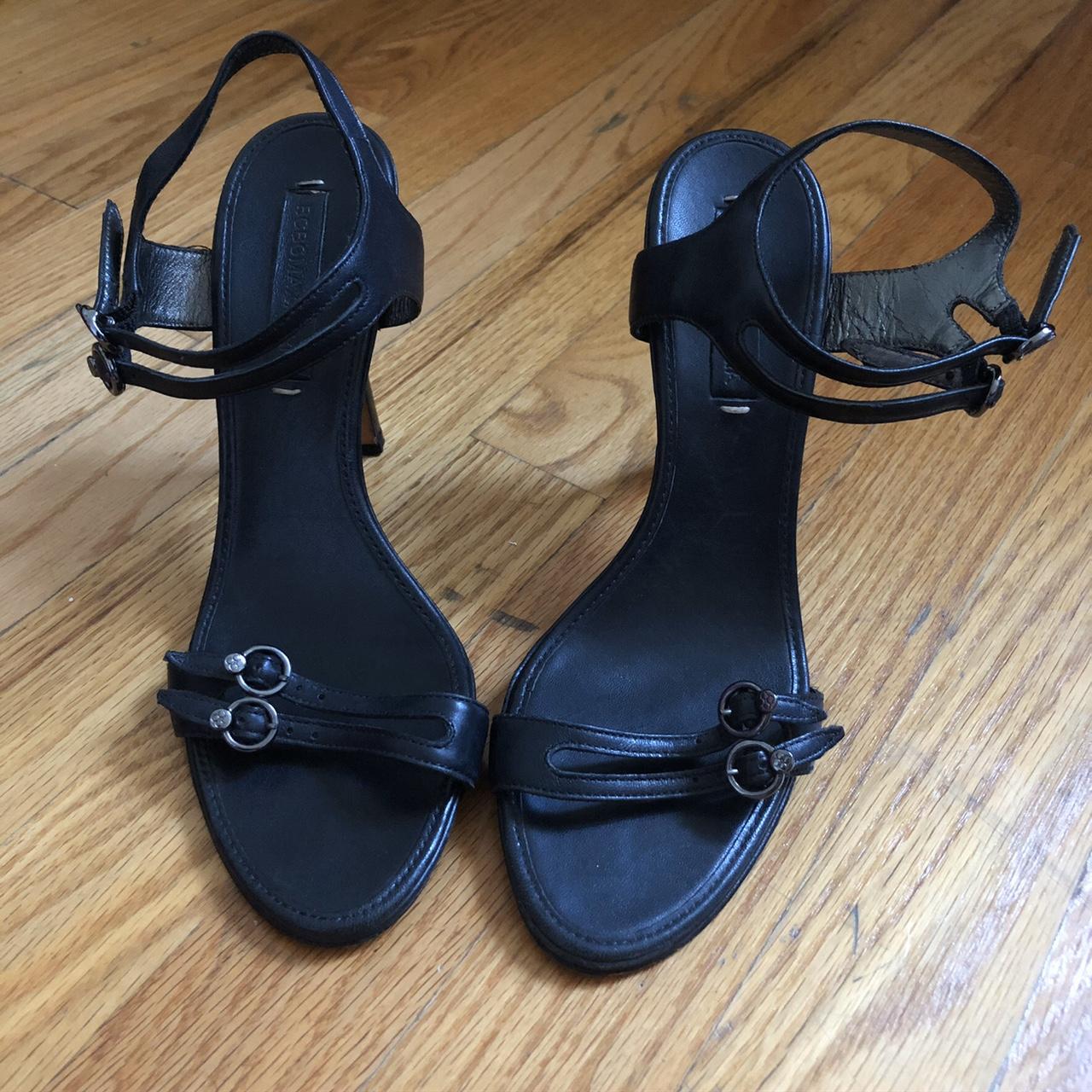 These black Bcbgmaxazria kitten heels are so cute... - Depop