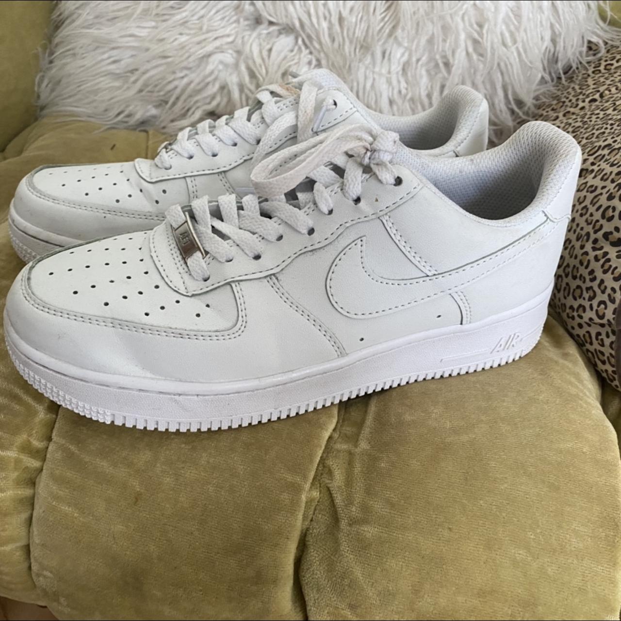 AF1s women’s 8.5. Worn up to three times, slight... - Depop