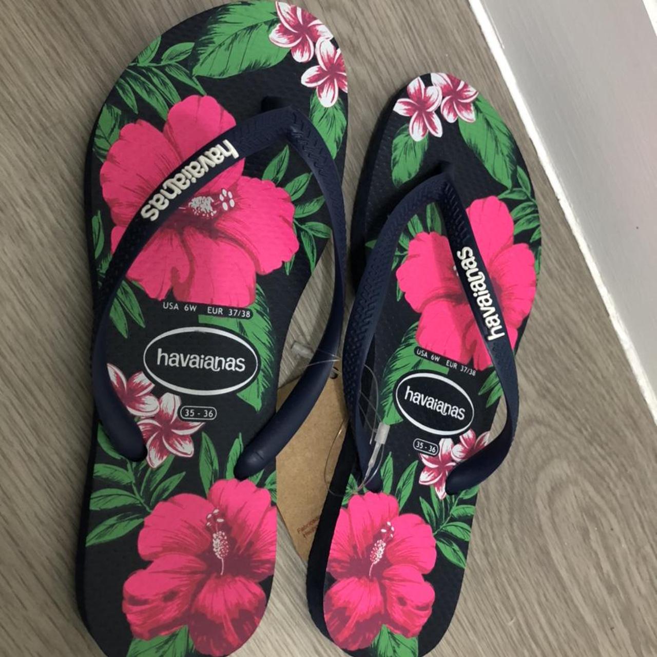 Havaianas Women's Pink and Navy Sandals