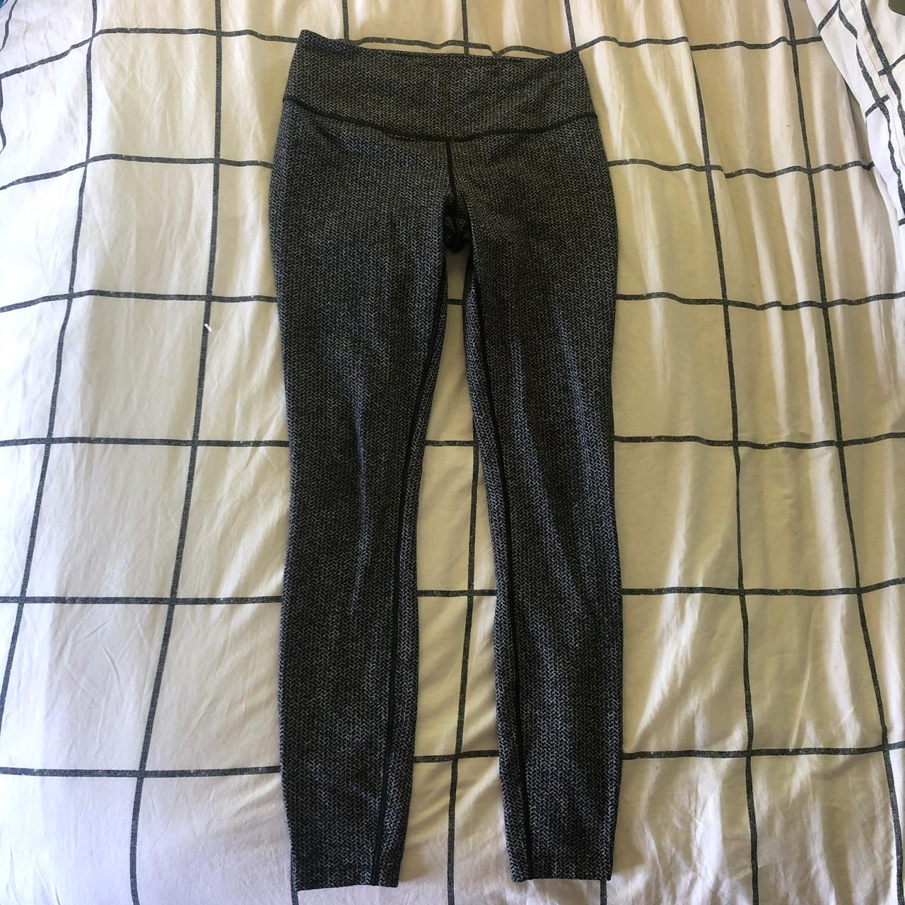 Eddie Bauer Women's Grey and Black Leggings Depop
