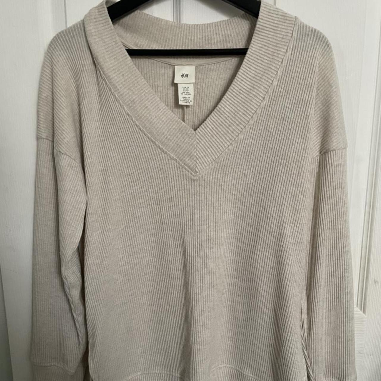 H&M Women's Cream Jumper | Depop