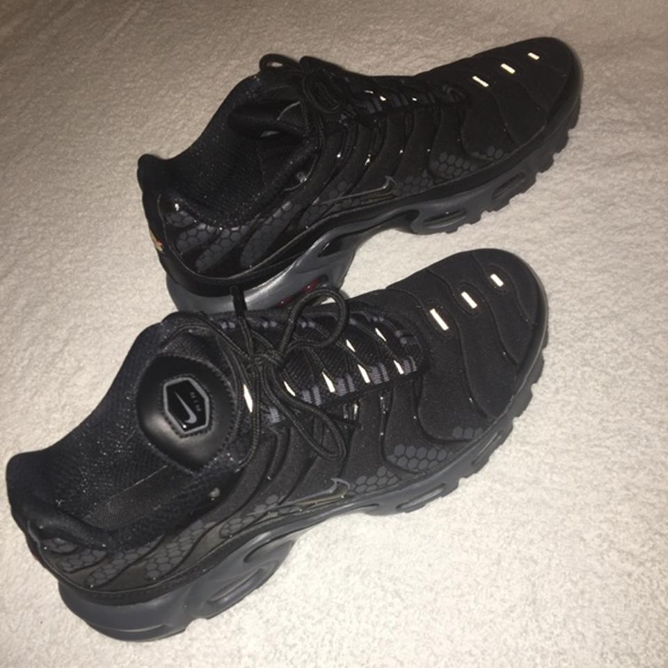 size 5 black tns