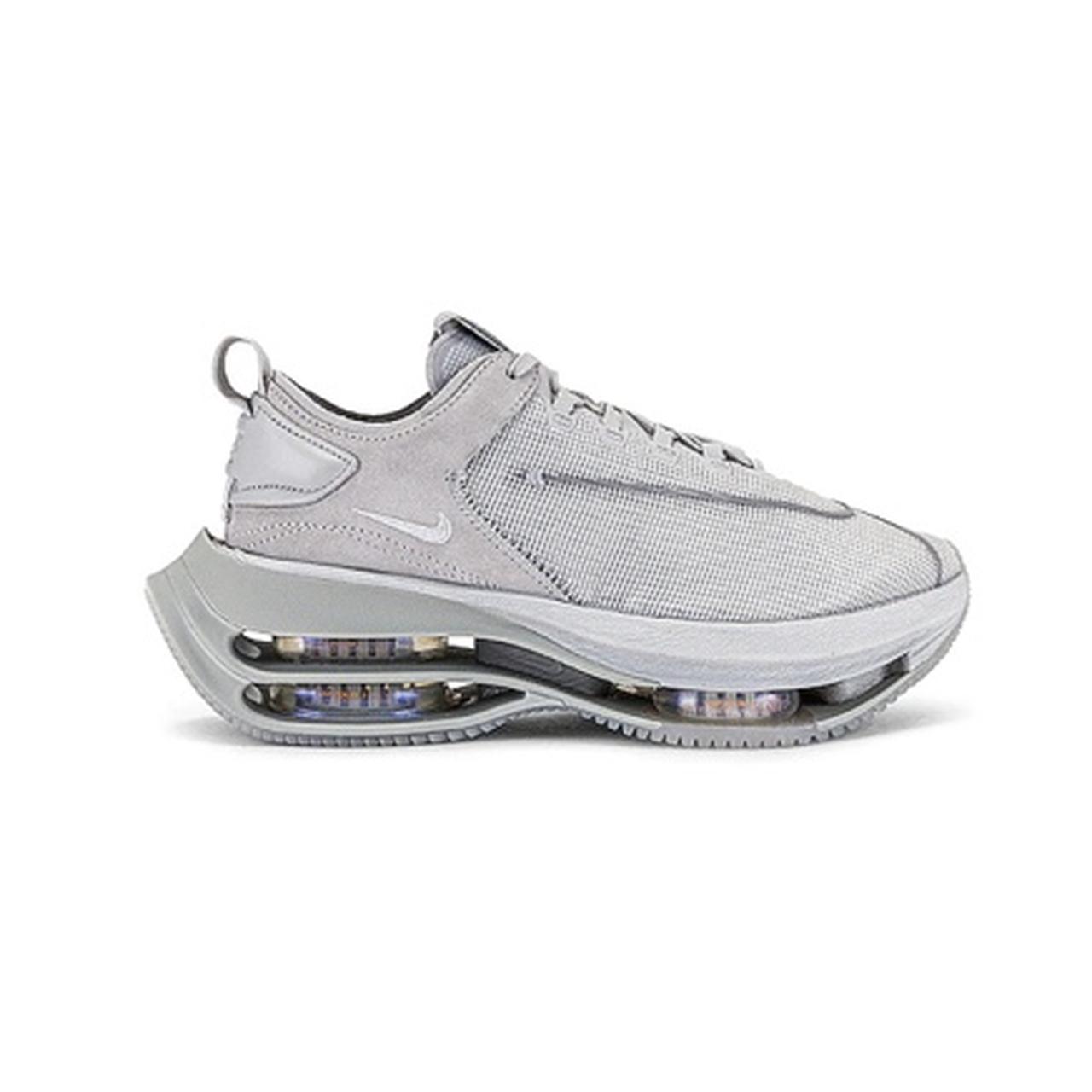 zoom double stacked sneaker