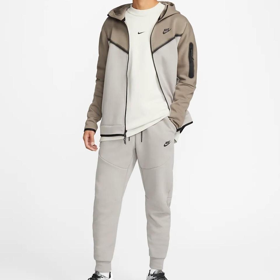 tech fleece enigma stone