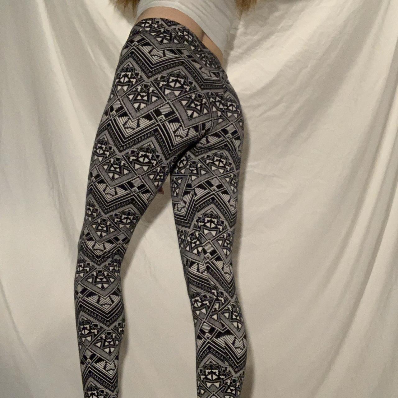 BLACK AND WHITE PINK/VICTORIA’S SECRET LEGGINGS!!... - Depop