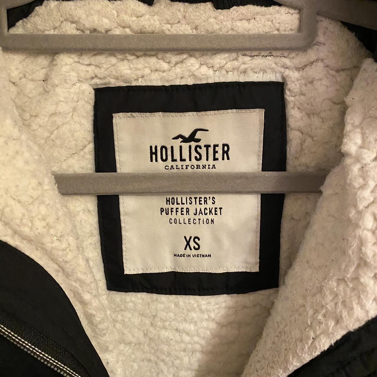 Sherpa lined black Hollister puffer jacket with... - Depop