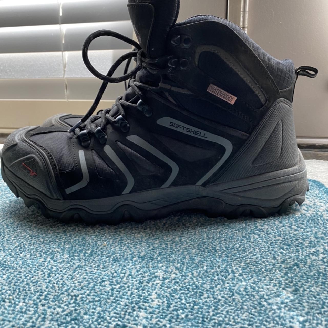 hiking boots size 11
