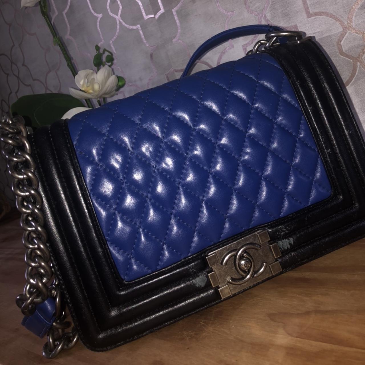 Chanel Boy Bag, Serial number: 10218184 , Signs of