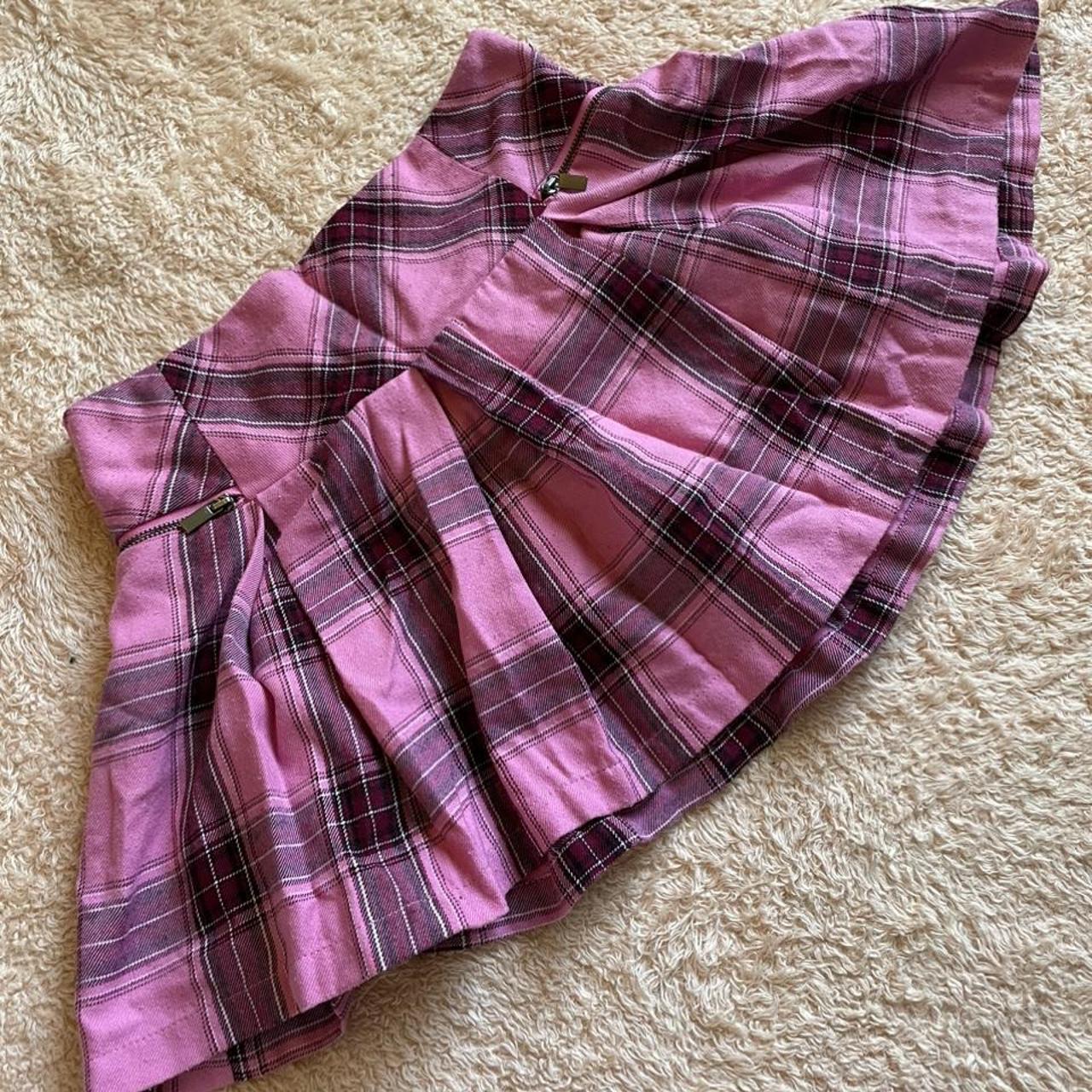 A cute short fluffy skirt, size 14 but fits like a... - Depop