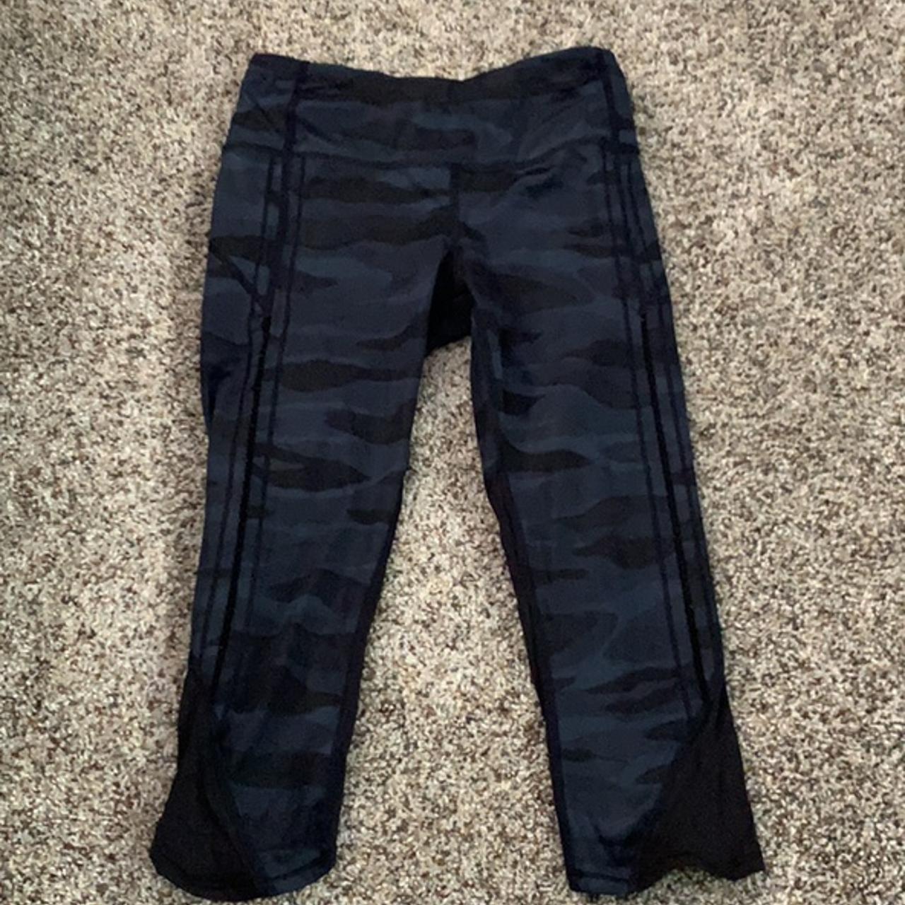 Athleta Icy Chaturanga Leggings in Charcoal Small - Depop